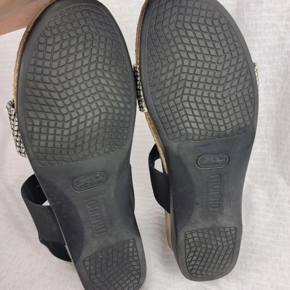 Munro American Sandals‎ Womens Size 8 Black White Snake Elastic Straps Summer